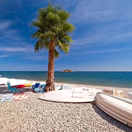 Apolo Iv-12 By Interhome